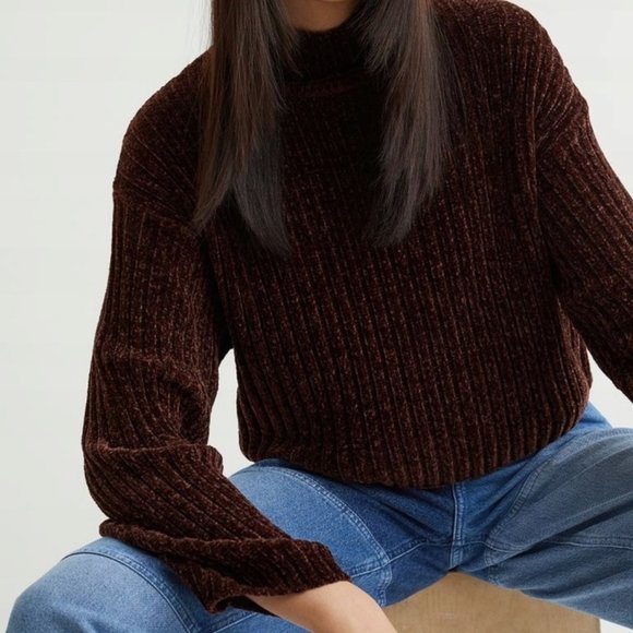 (NWT) H&M - chenille, mock turtleneck, cropped sweater (dark brown) - Picture 3 of 4